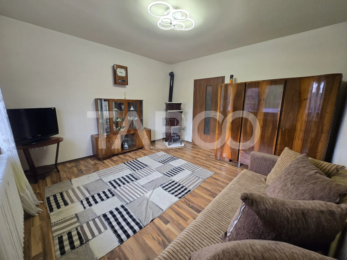 Casa individuala de vanzare 120mp 4 camere si curte 1310mp Gusterita - 2