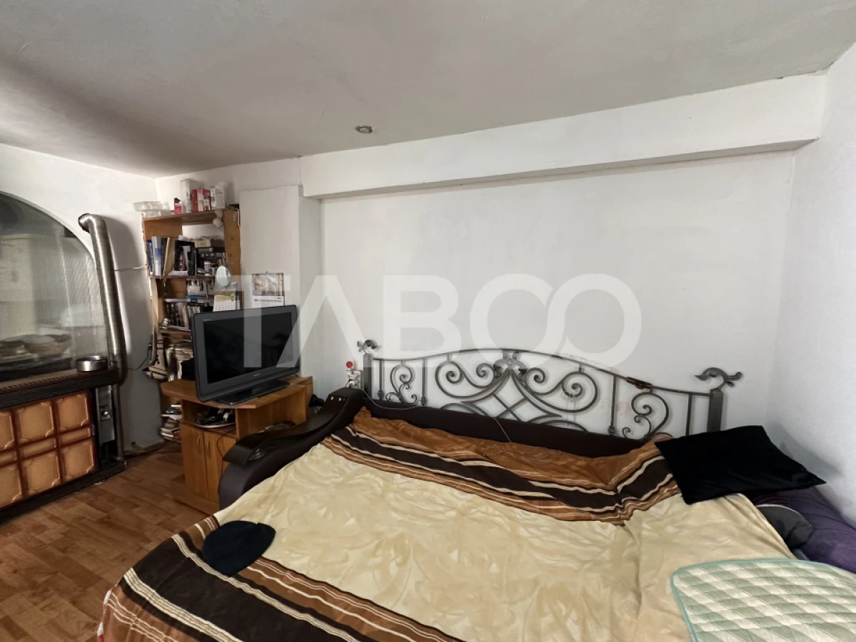 Casa de vanzare 5 camere 76 mpu 780 mp teren liber Comuna Mandra - 2