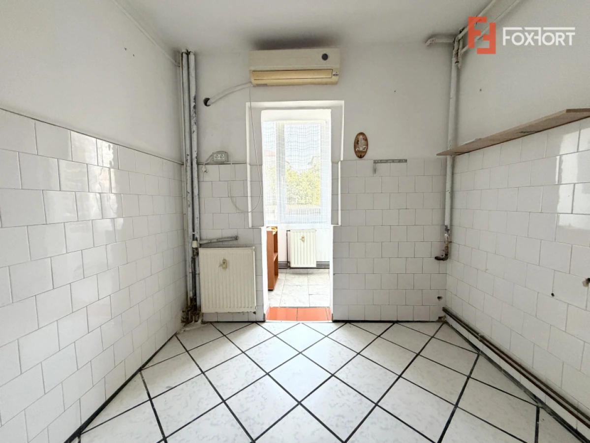 Apartament cu 2 camere nemobilat, centrala proprie - zona Torontalului - 4