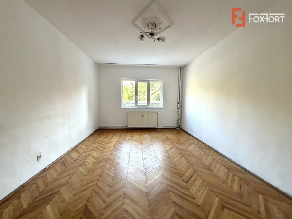 Apartament cu 2 camere nemobilat, centrala proprie - zona Torontalului - 1