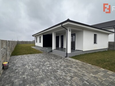 Casa individuala pe parter cu 4 camere, 105 mp, in Mosnita Veche