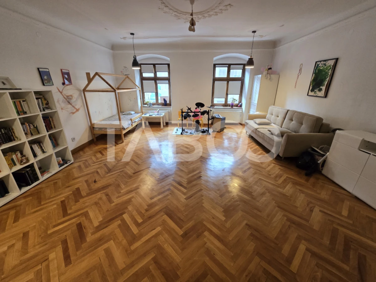 Apartament decomandat de vanzare cu pivnita in Centrul Istoric Sibiu - 4
