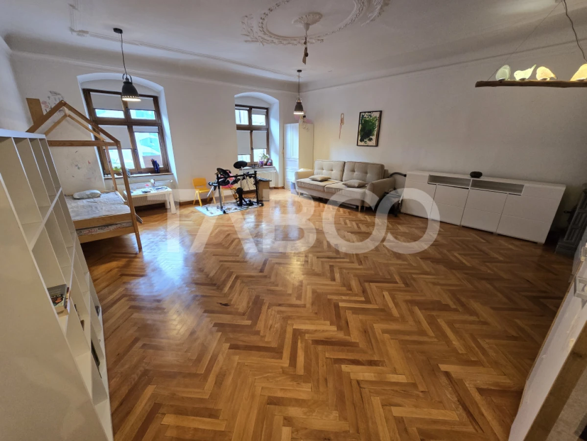 Apartament decomandat de vanzare cu pivnita in Centrul Istoric Sibiu - 1