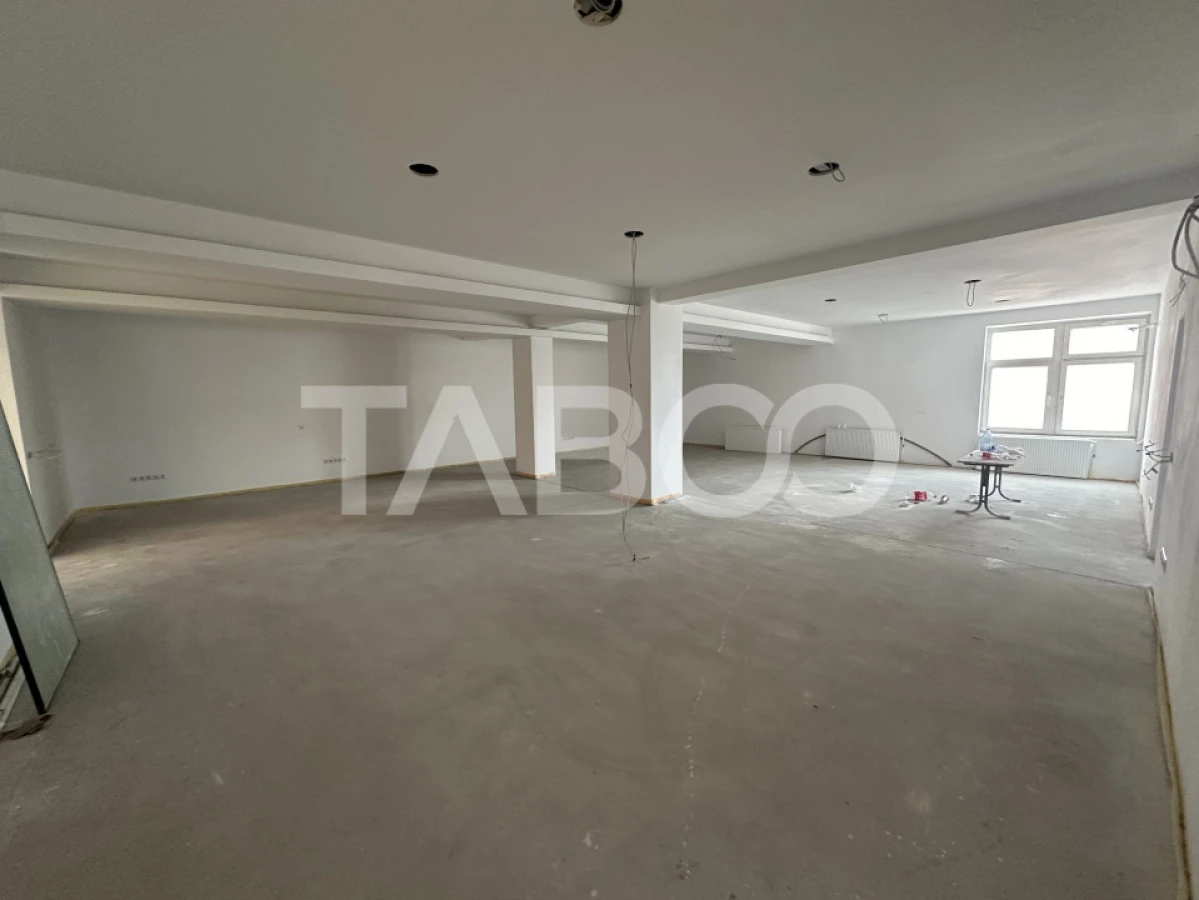 Spatiu comercial cu vitrina pe 3 niveluri cu suprafata utila de 915mp - 4