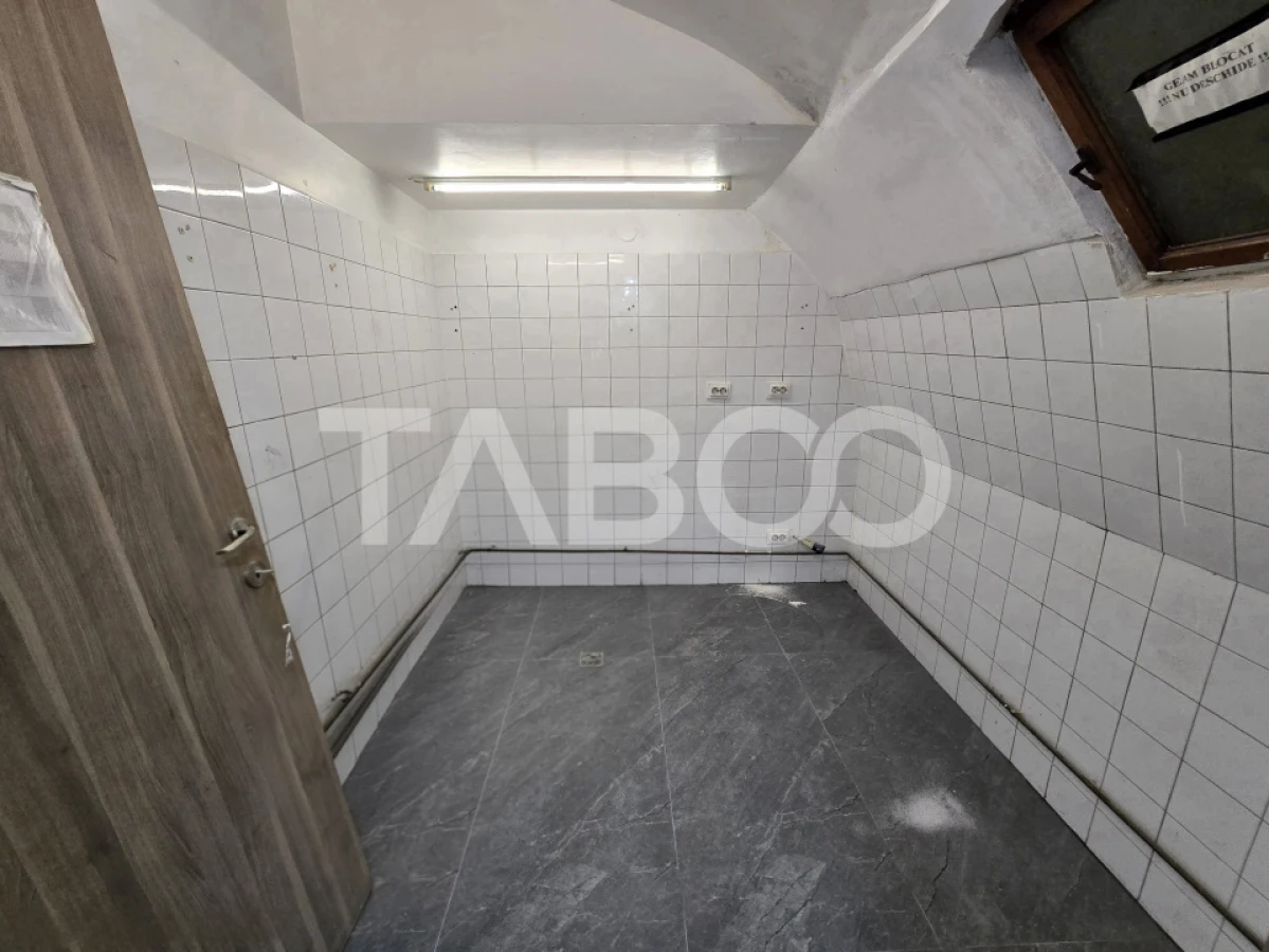 Spatiu comercial de vanzare 55 mp curte parcare zona Central din Sibiu - 5