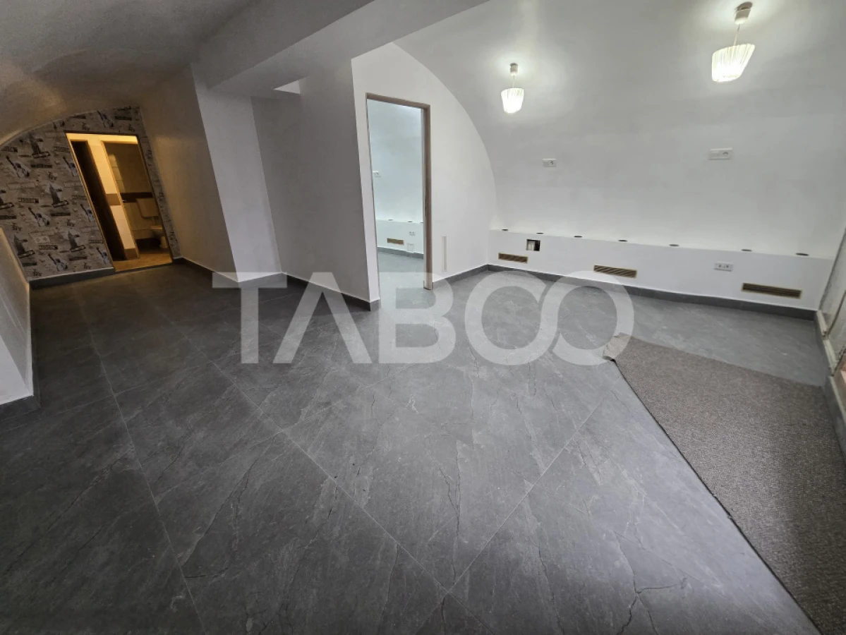 Spatiu comercial de vanzare 55 mp curte parcare zona Central din Sibiu - 3