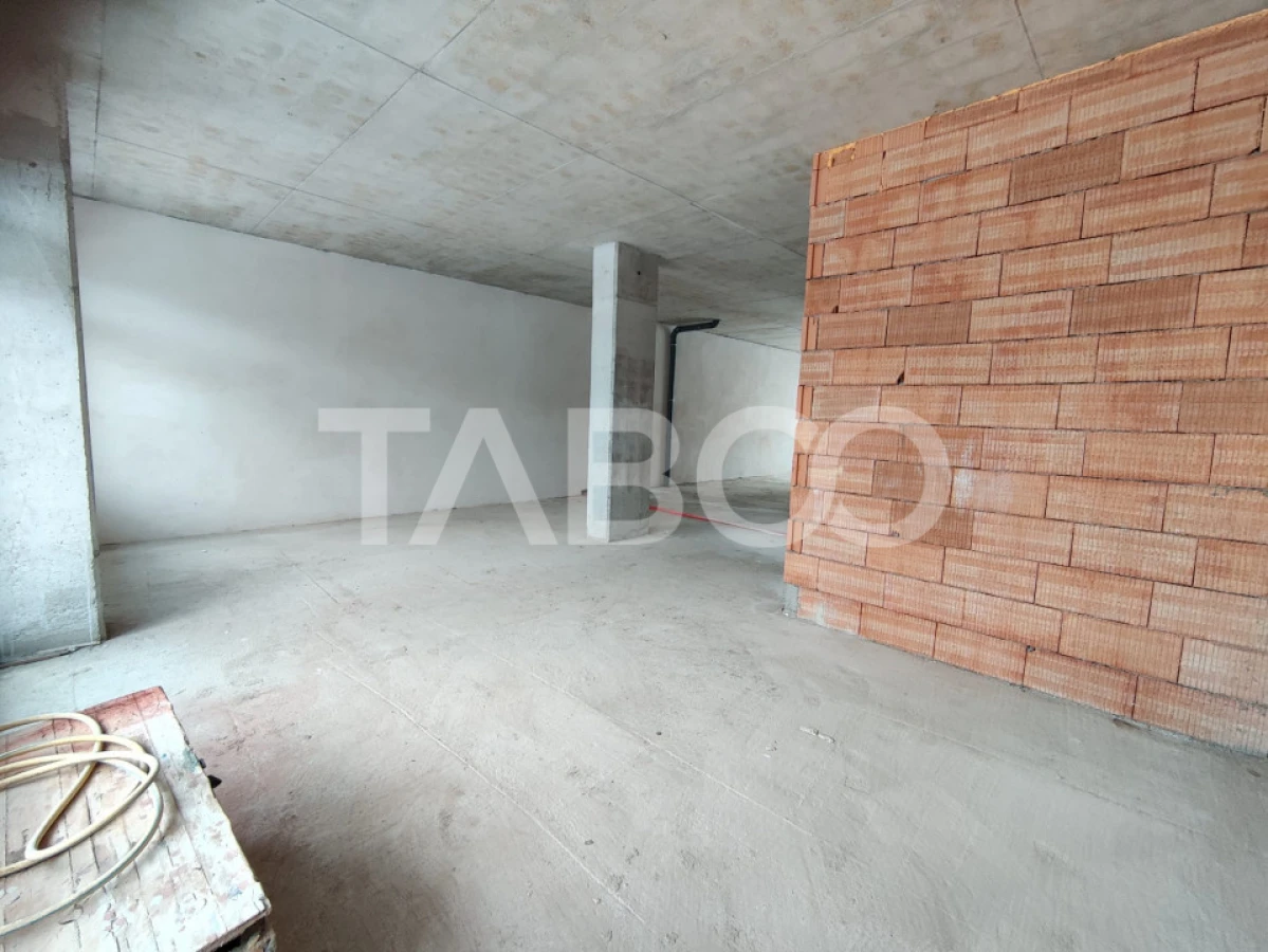 Spatiu comercial open space generos stradal cu vitrine Turnisor Sibiu - 6