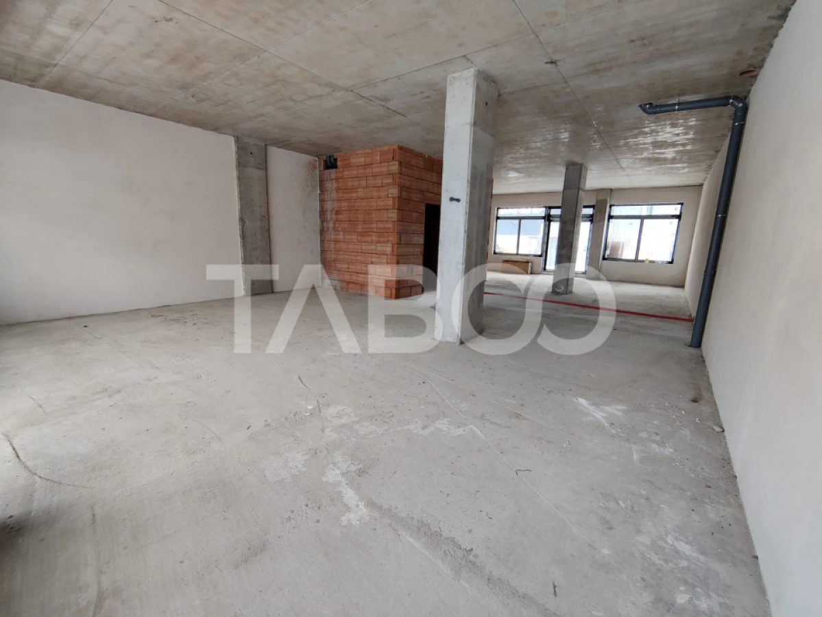 Spatiu comercial open space generos stradal cu vitrine Turnisor Sibiu - 4