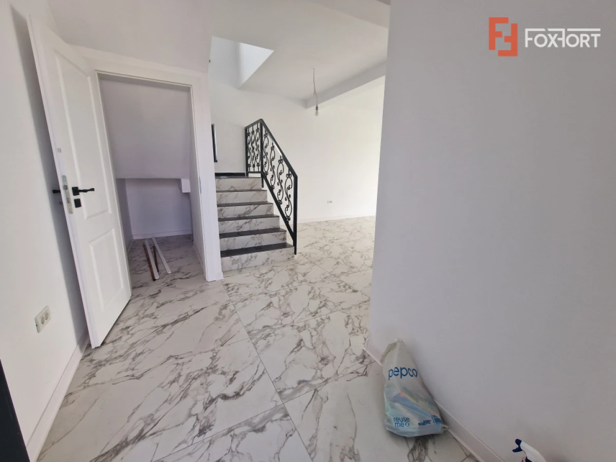 Duplex de vanzare cu 3 camere si teren de 309 mp - Recas - 3