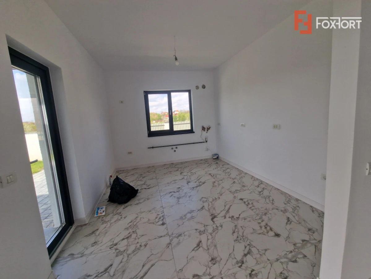 Duplex de vanzare cu 3 camere si teren de 309 mp - Recas - 2