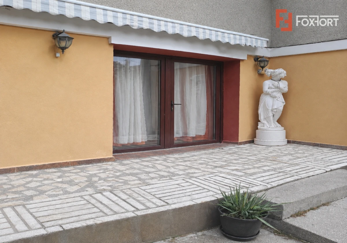 Pensiune de vanzare 16 camere, 600 mp - zona Mehala - Potential de extindere - 1