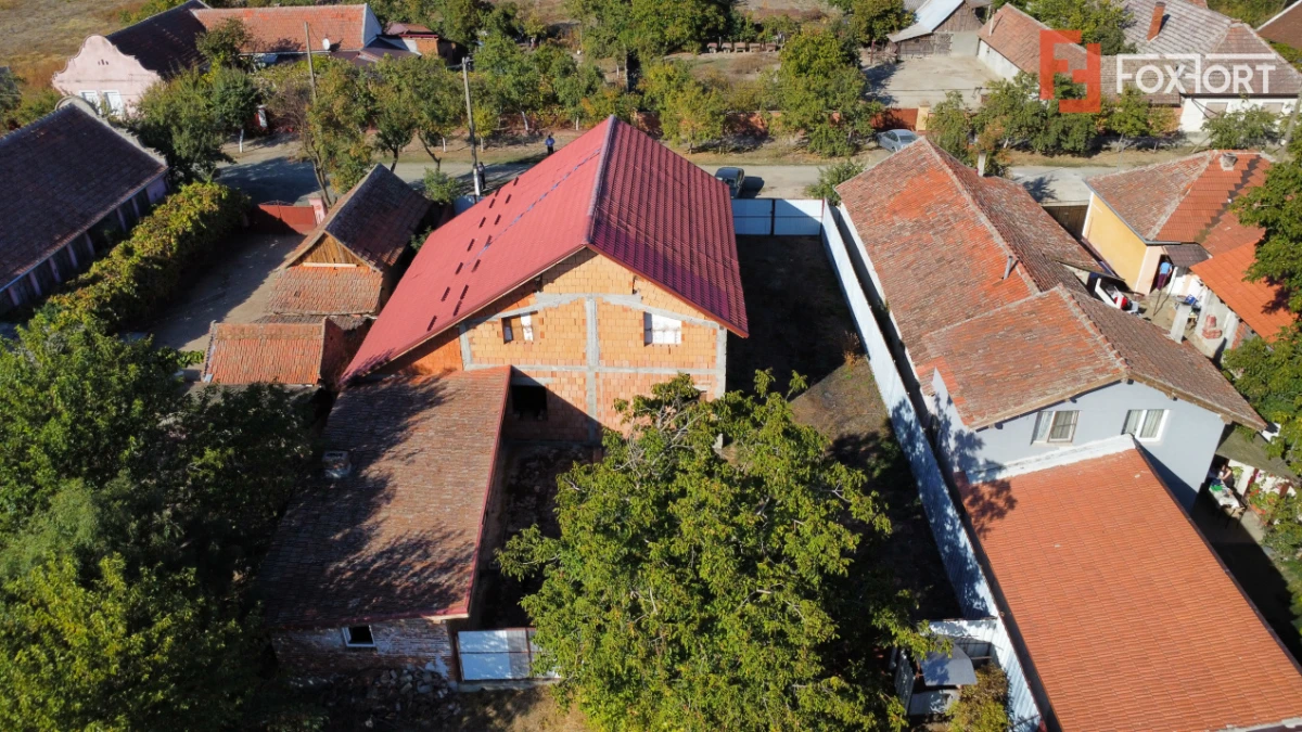 Casa individuala la rosu, intabulata - Uliuc - Sacosu Turcesc - 4