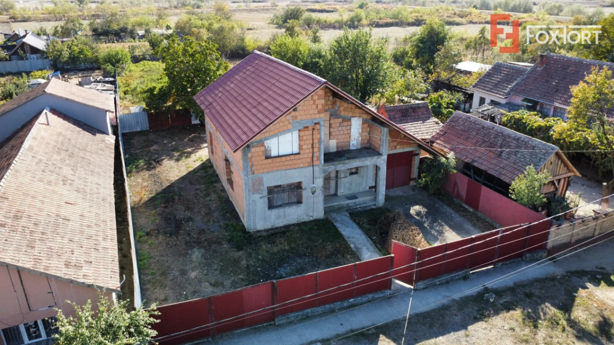 Casa individuala la rosu, intabulata - Uliuc - Sacosu Turcesc - 2