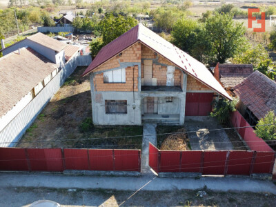 Casa individuala la rosu, intabulata - Uliuc - Sacosu Turcesc