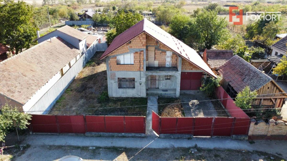 Casa individuala la rosu, intabulata - Uliuc - Sacosu Turcesc - 1