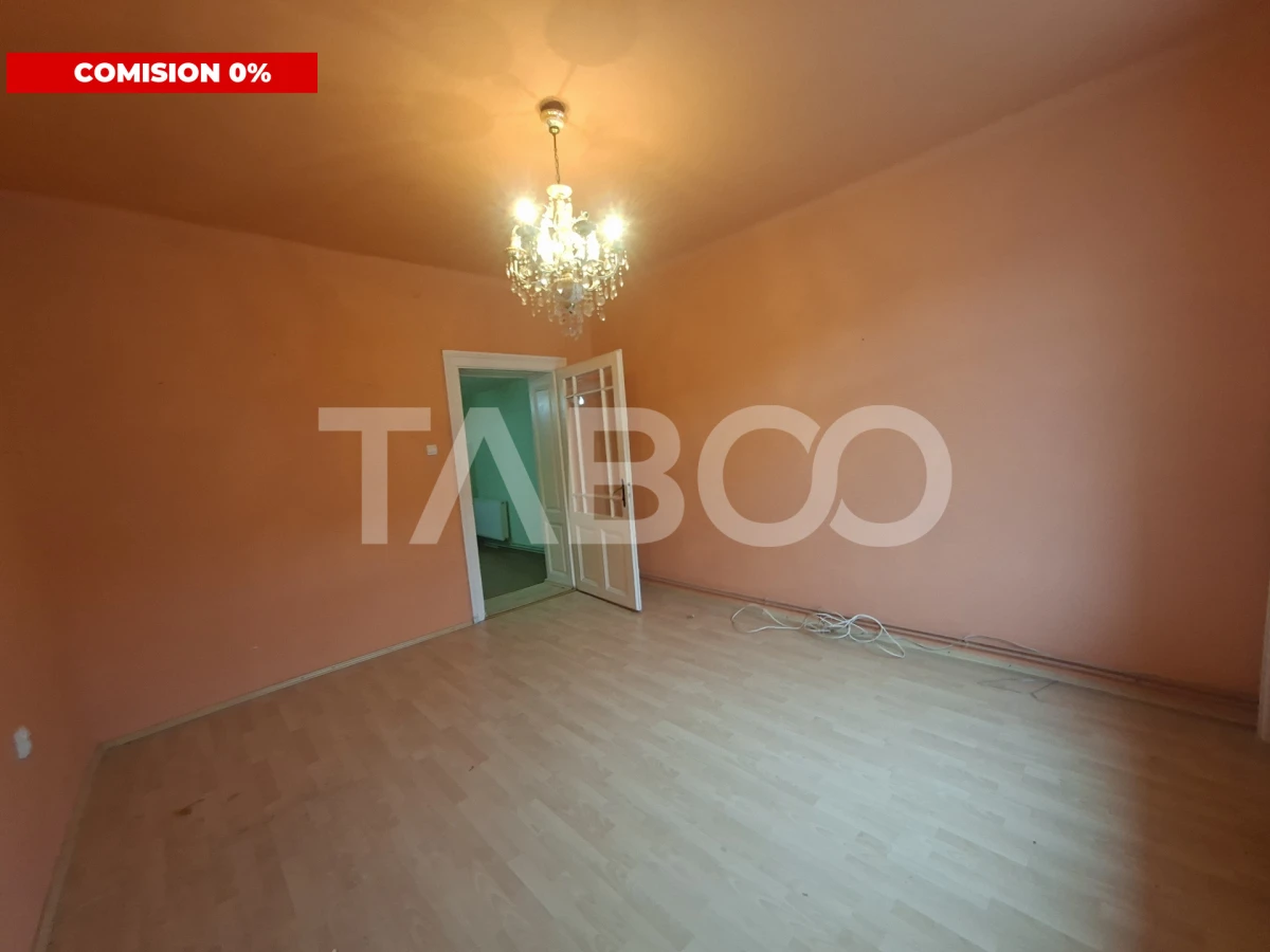 Apartament la casa de vanzare 2 camere garaj curte comuna cu 2 vecini - 1