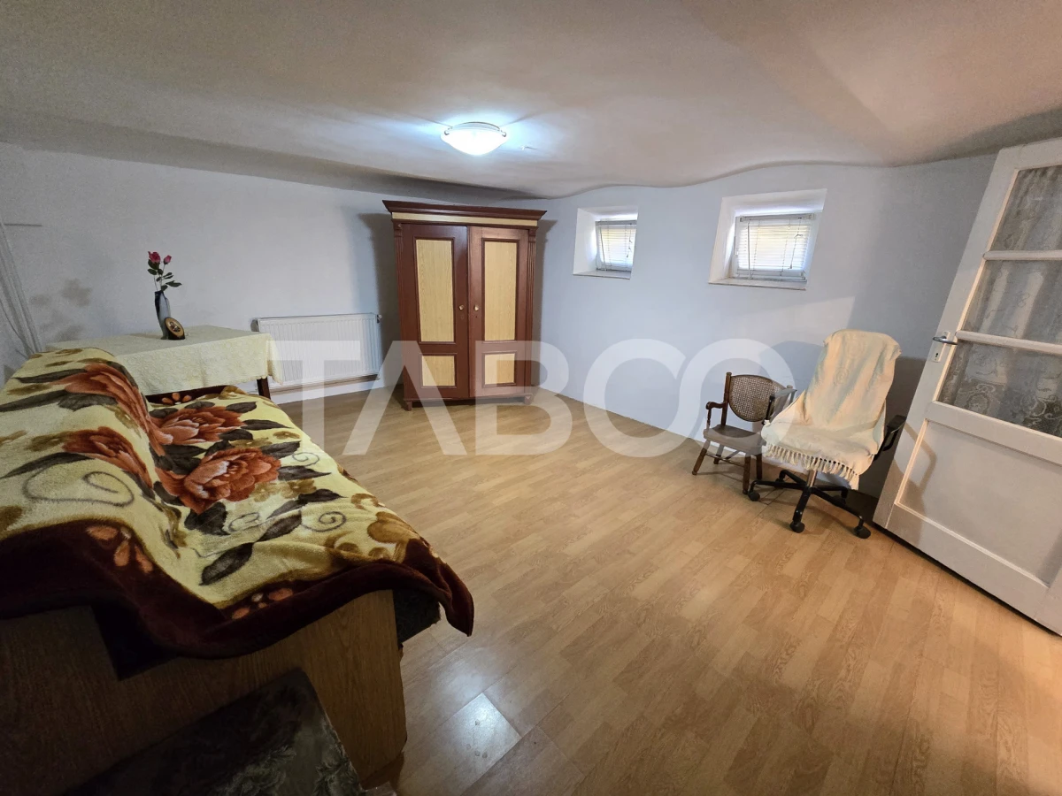 Casa individuala de vanzare cu teren 237 mp garaj in zona Lupeni Sibiu - 6