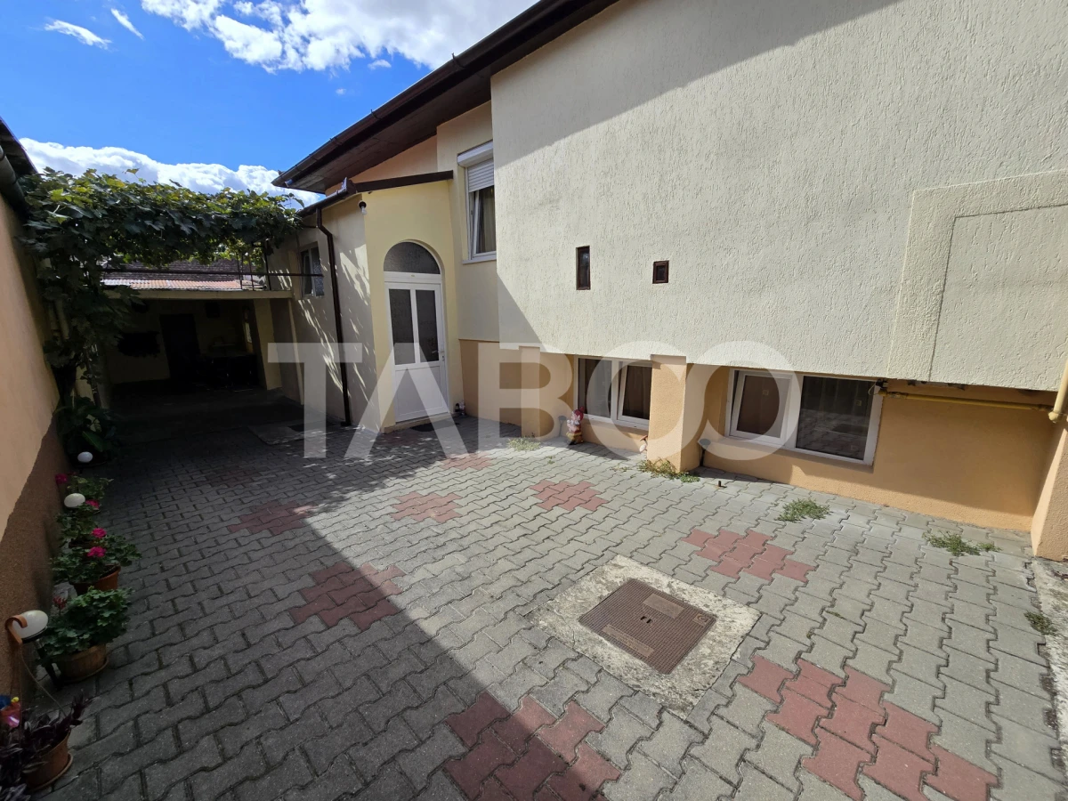 Casa individuala de vanzare cu teren 237 mp garaj in zona Lupeni Sibiu - 3