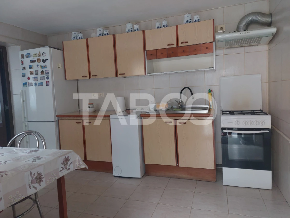 Apartament la casa 119 mpu 5 camere 2 bucatarii 3 bai gradina Cisnadie - 6