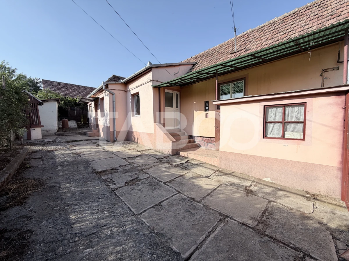 Casa individuala 500 mp teren cu acces auto in curte in Sura Mare - 2