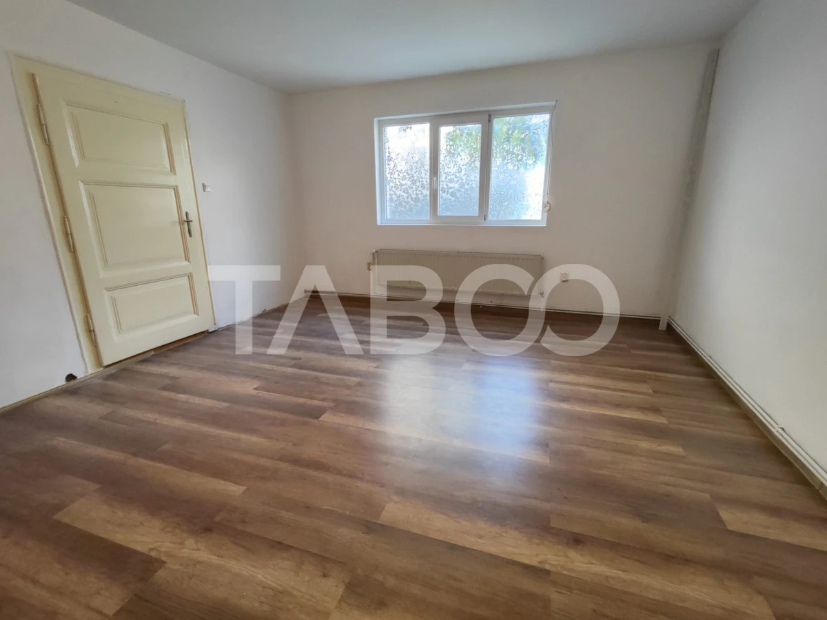 Apartament decomandat 93 utili curte proprie pivnita Sub Arini Sibiu - 1