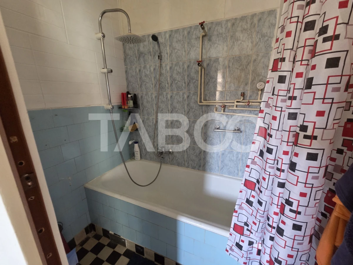 Casa 2 camere curte comuna de vanzare zona Centrala 47 mp utili - 6