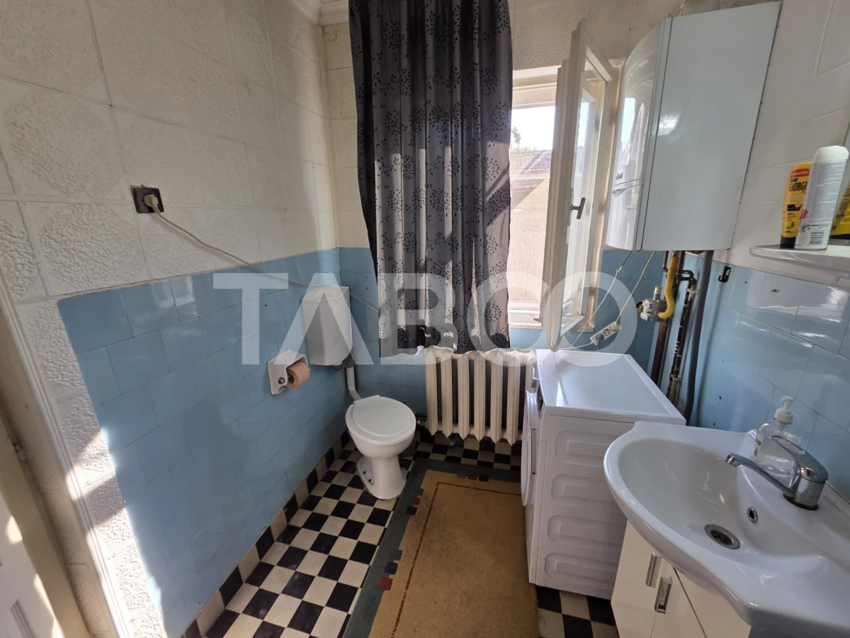 Casa 2 camere curte comuna de vanzare zona Centrala 47 mp utili - 5