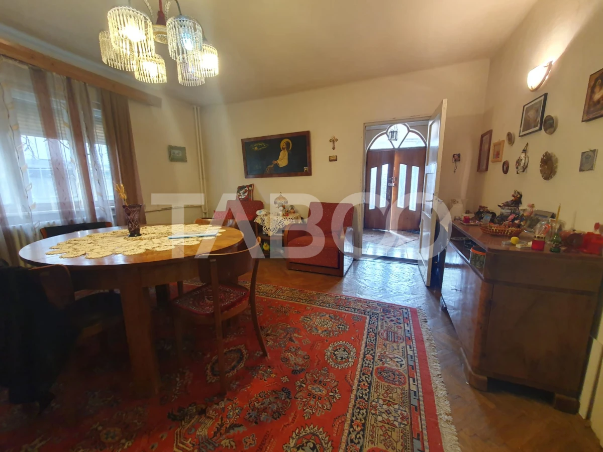 Casa 5 camere 374 mp utili + Anexa 75 mp in punctul 0 al Fagarasului - 2