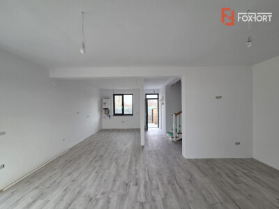 Duplex cu 4 camere de vanzare in Utvin