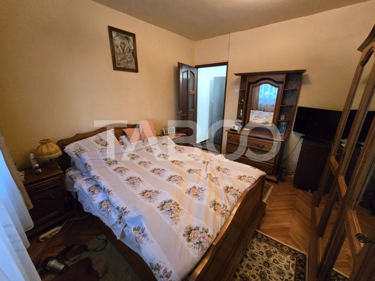 Apartament 3 camere decomandat 72 mpu 2 bai pivnita Vasile Aaron Sibiu - 10