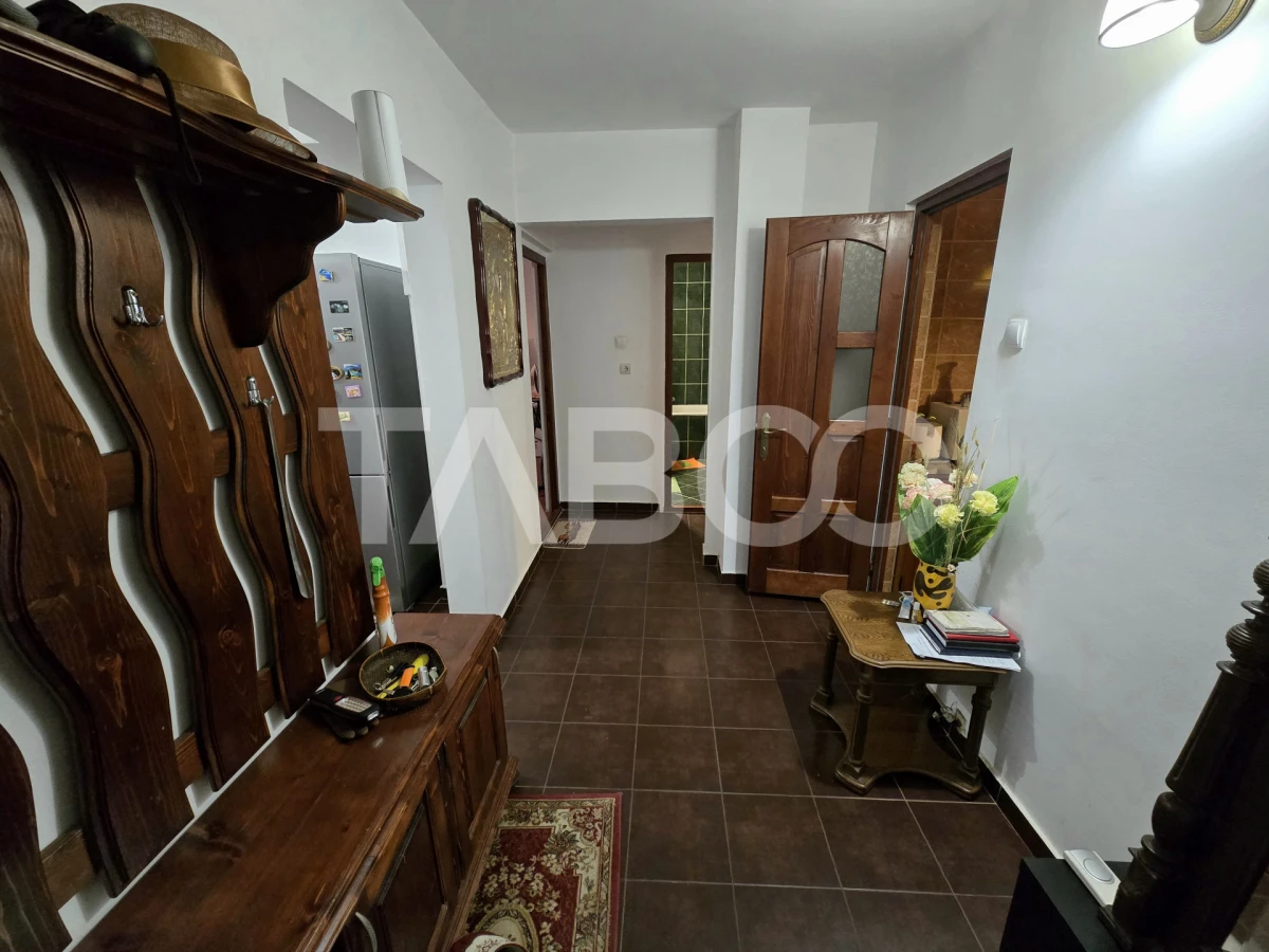 Apartament 3 camere decomandat 72 mpu 2 bai pivnita Vasile Aaron Sibiu - 8
