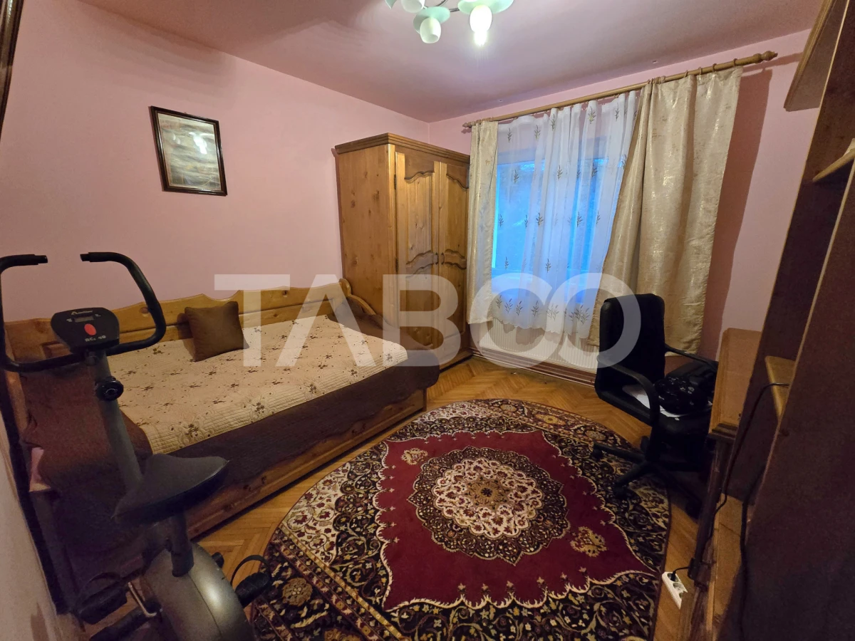 Apartament 3 camere decomandat 72 mpu 2 bai pivnita Vasile Aaron Sibiu - 4