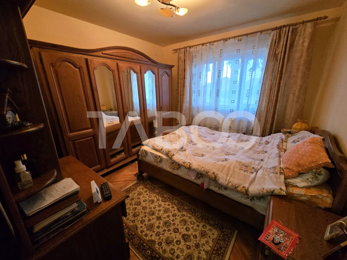 Apartament 3 camere decomandat 72 mpu 2 bai pivnita Vasile Aaron Sibiu - 3