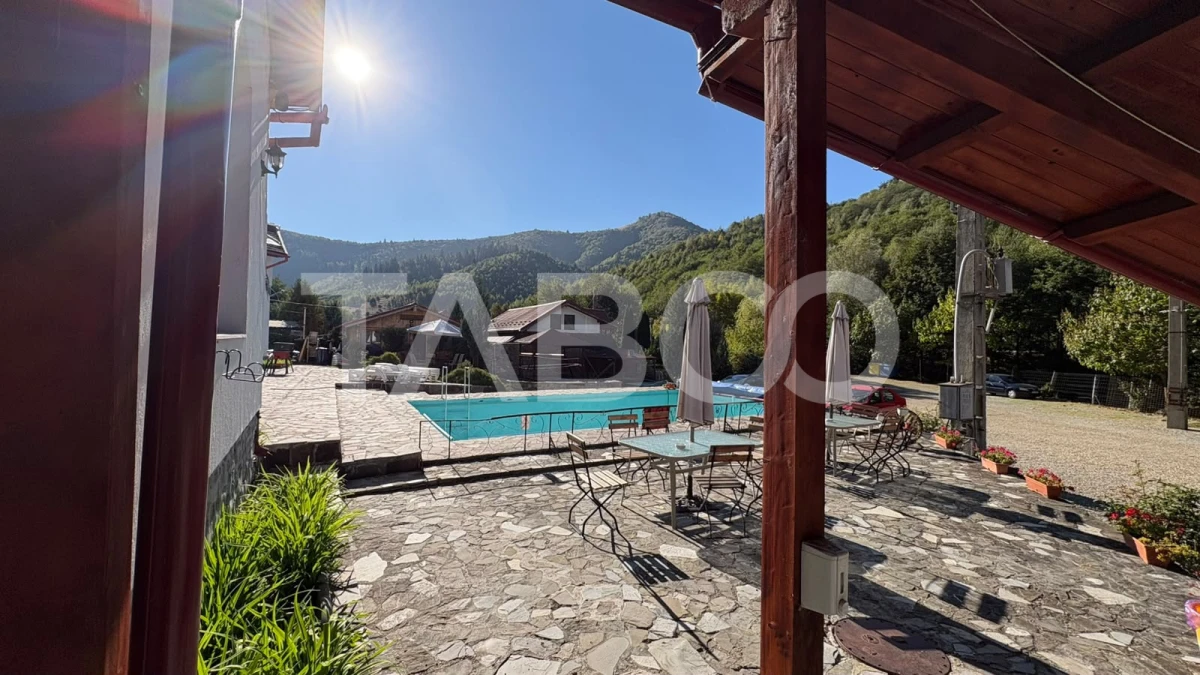 Pensiune de vanzare 36 camere restaurant terasa piscina in Rasinari - 3
