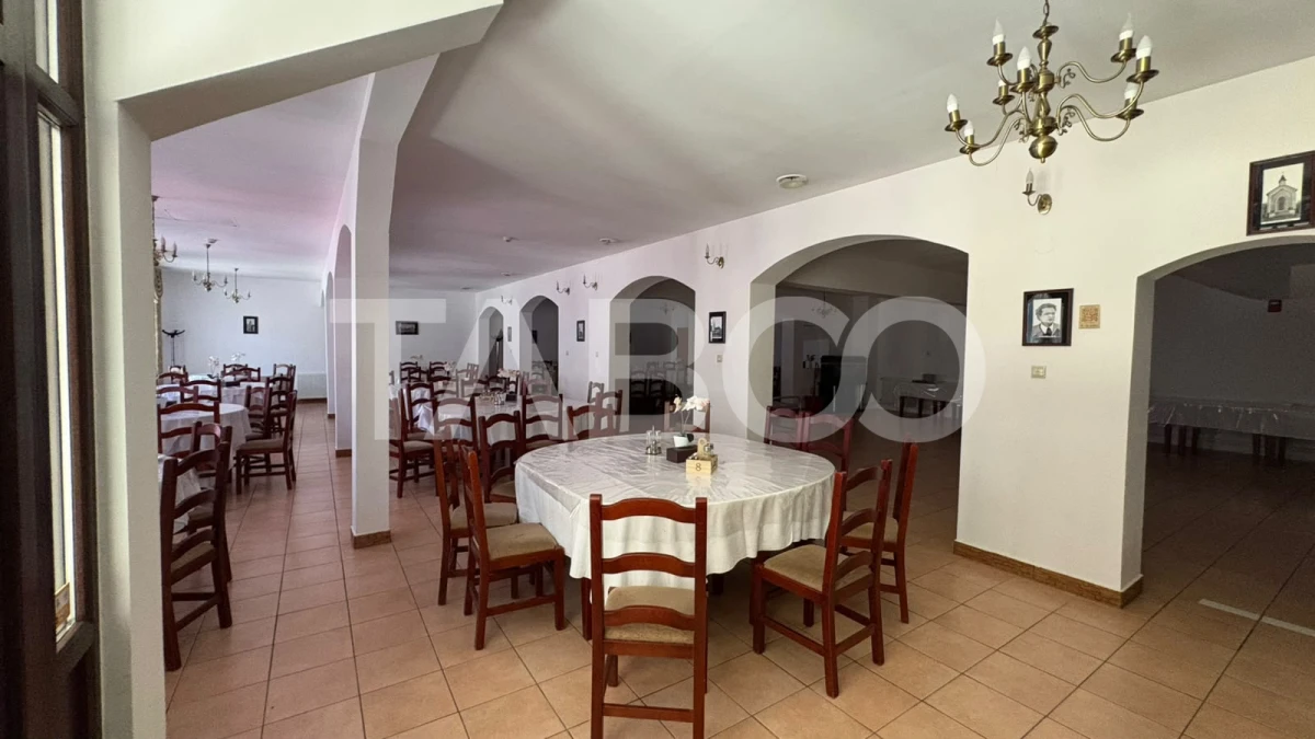 Pensiune de vanzare 36 camere restaurant terasa piscina in Rasinari - 2