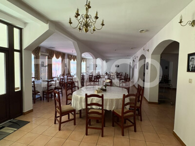 Pensiune de vanzare 36 camere restaurant terasa piscina in Rasinari