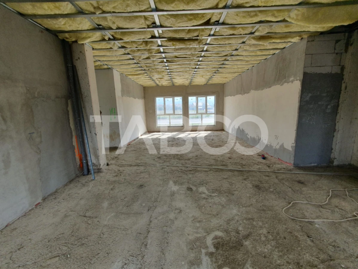 Spatiu comercial suprafata 132 mp se poate vinde si separat 66 si 66mp - 1