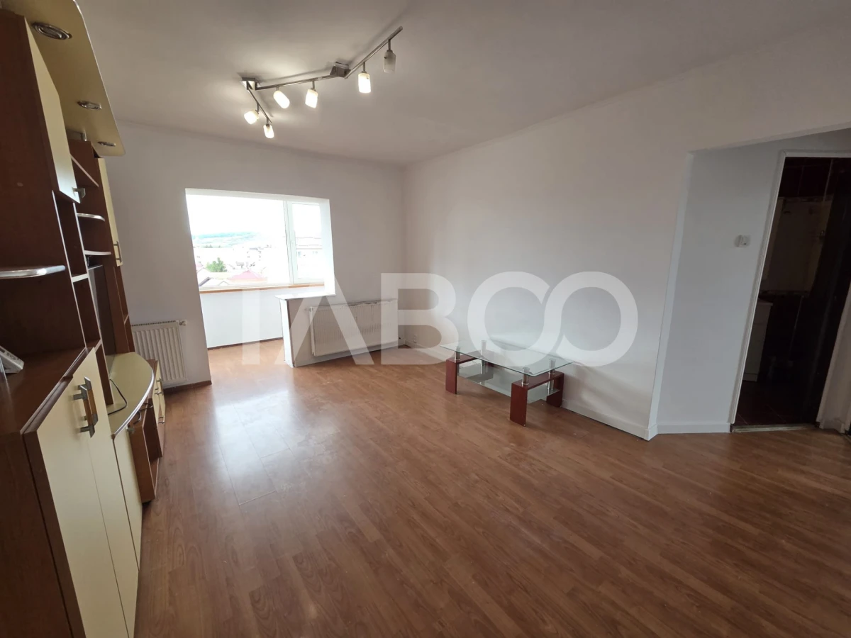 Apartament 3 camere decomandat de vanzare zona Campului suprafata 78mp - 2