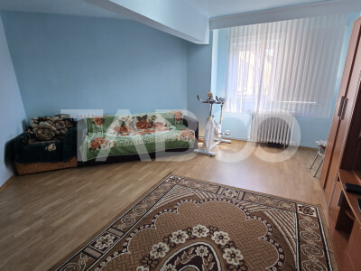 Apartament de vanzare 2 camere decomandate in Cartierul Strand I