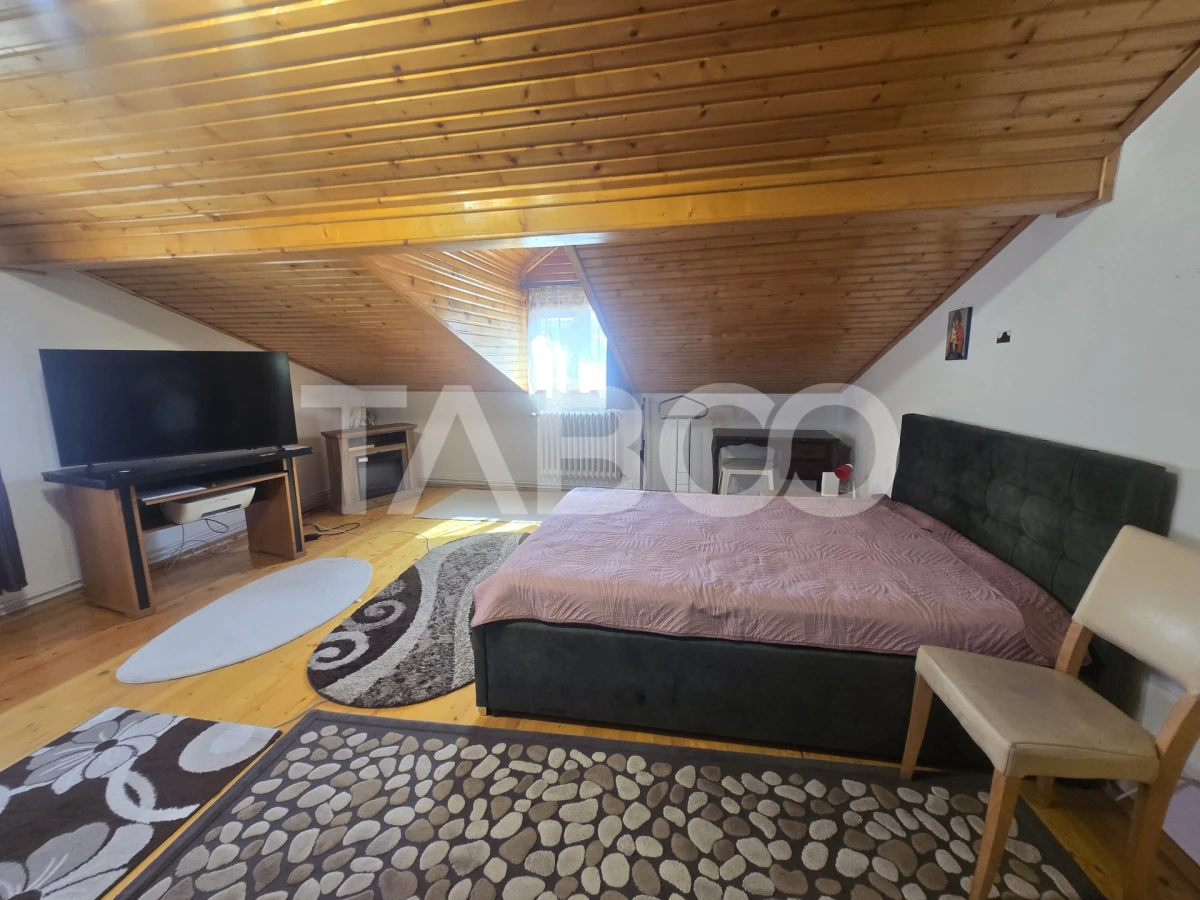 Apartament 2 camere de vanzare la casa 77mp curte pivnita Sub Arini - 10