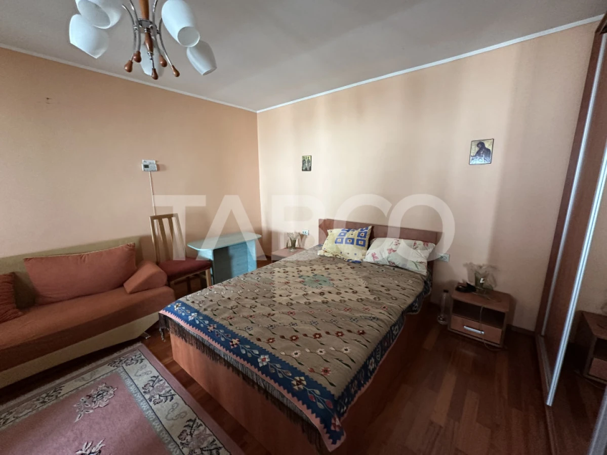 Casa familiala pentru locuit sau vacanta , spatioasa si confortabila . - 8