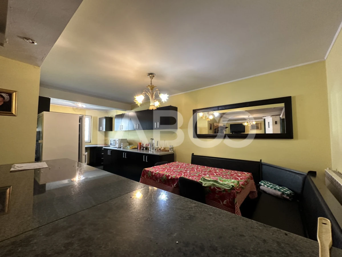 Casa familiala pentru locuit sau vacanta , spatioasa si confortabila . - 5