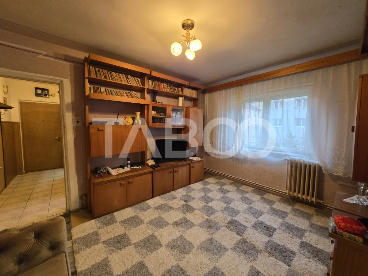 Apartament 2 camere de vanzare etaj intermediar 36mp zona Vasile Aaron - 1