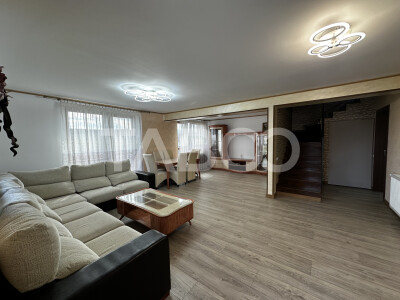 Casa de vanzare cu 5 camere si teren 426 mp 2 fronturi in Arhitectilor