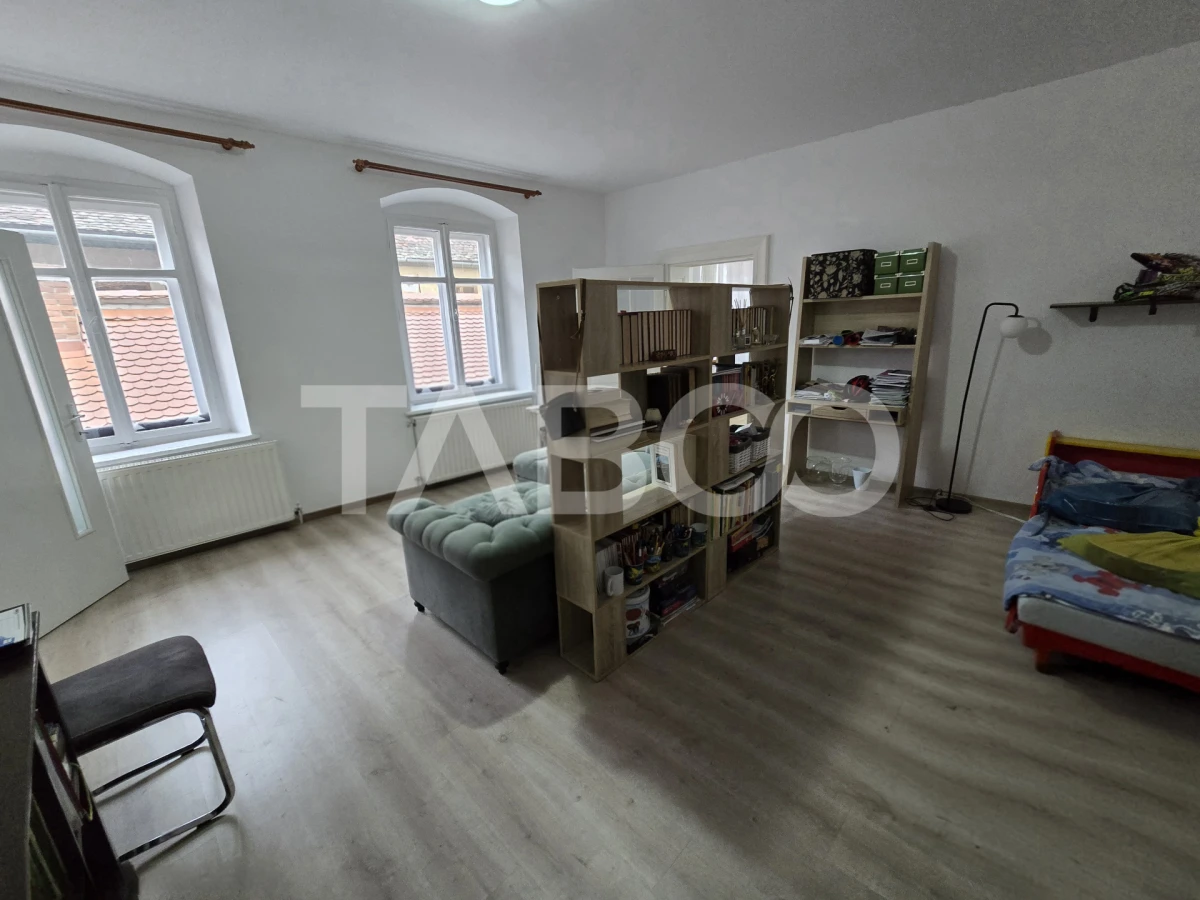 Apartament 2 camere de vanzare la etajul 1 in Centrul Istoric Sibiu - 3