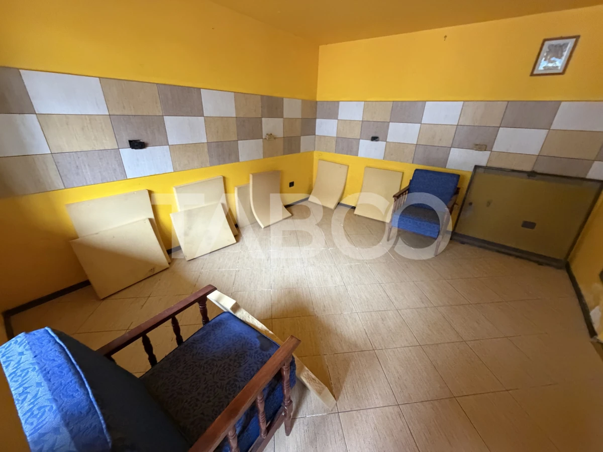 Casa cu potential de investite 8 camere 392 mpu teren 5724 m Gura Vaii - 6