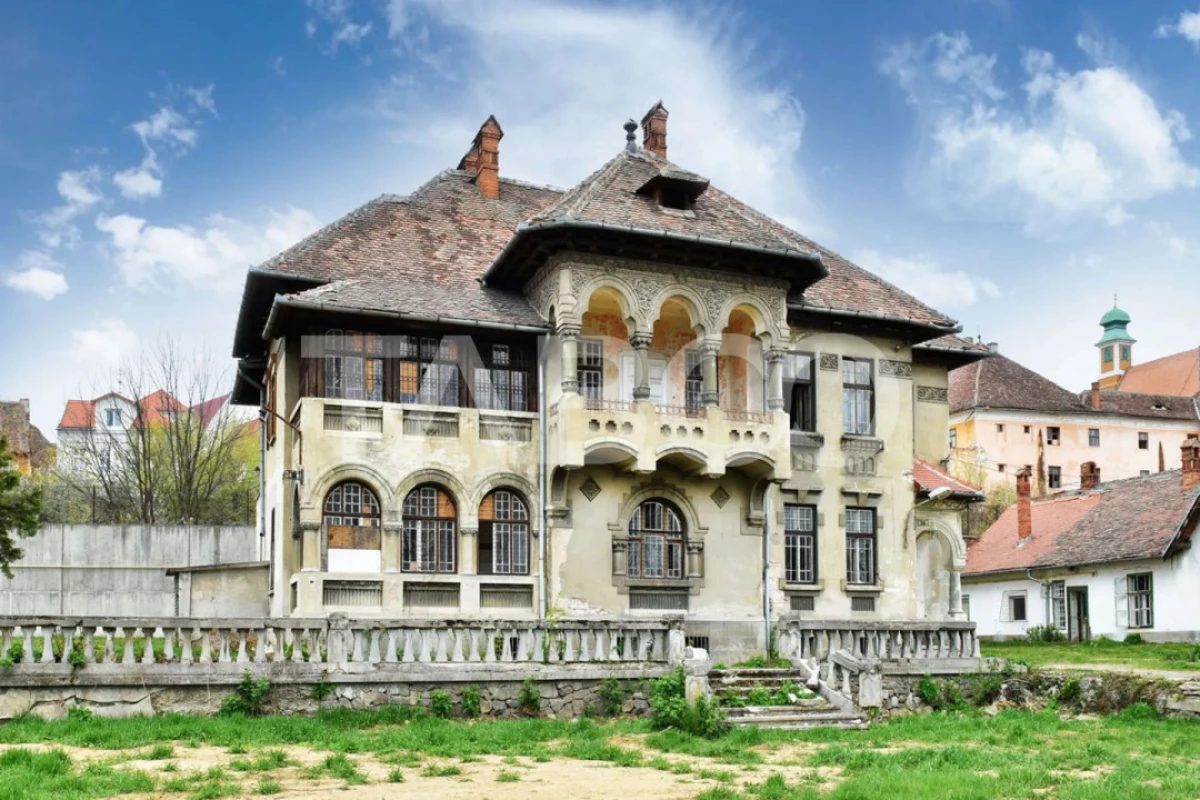 Vila interbelica isi asteapta cu speranta tacuta noul proprietar - 1