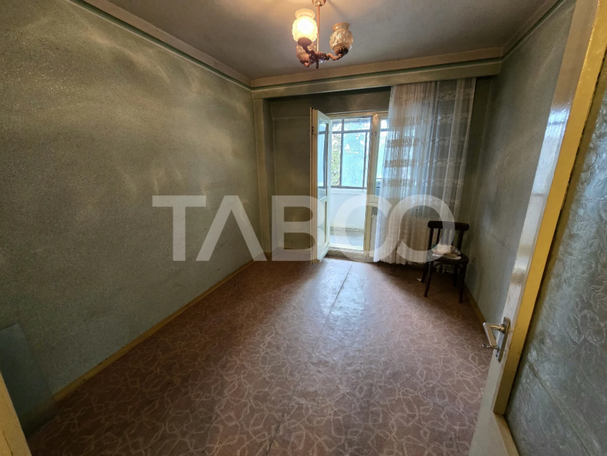 Apartament decomandat 4 camere 4 balcoane 2 bai etaj 1 Central Sibiu - 10