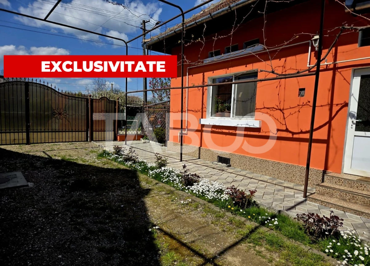 Casa individuala de vanzare 3 camere curte si gradina Beclean - 1