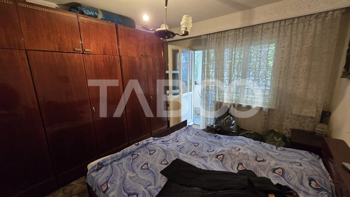 De vanzare - Apartament 83mp 4 camere decomandate etaj 1Vasile Aaron - 9